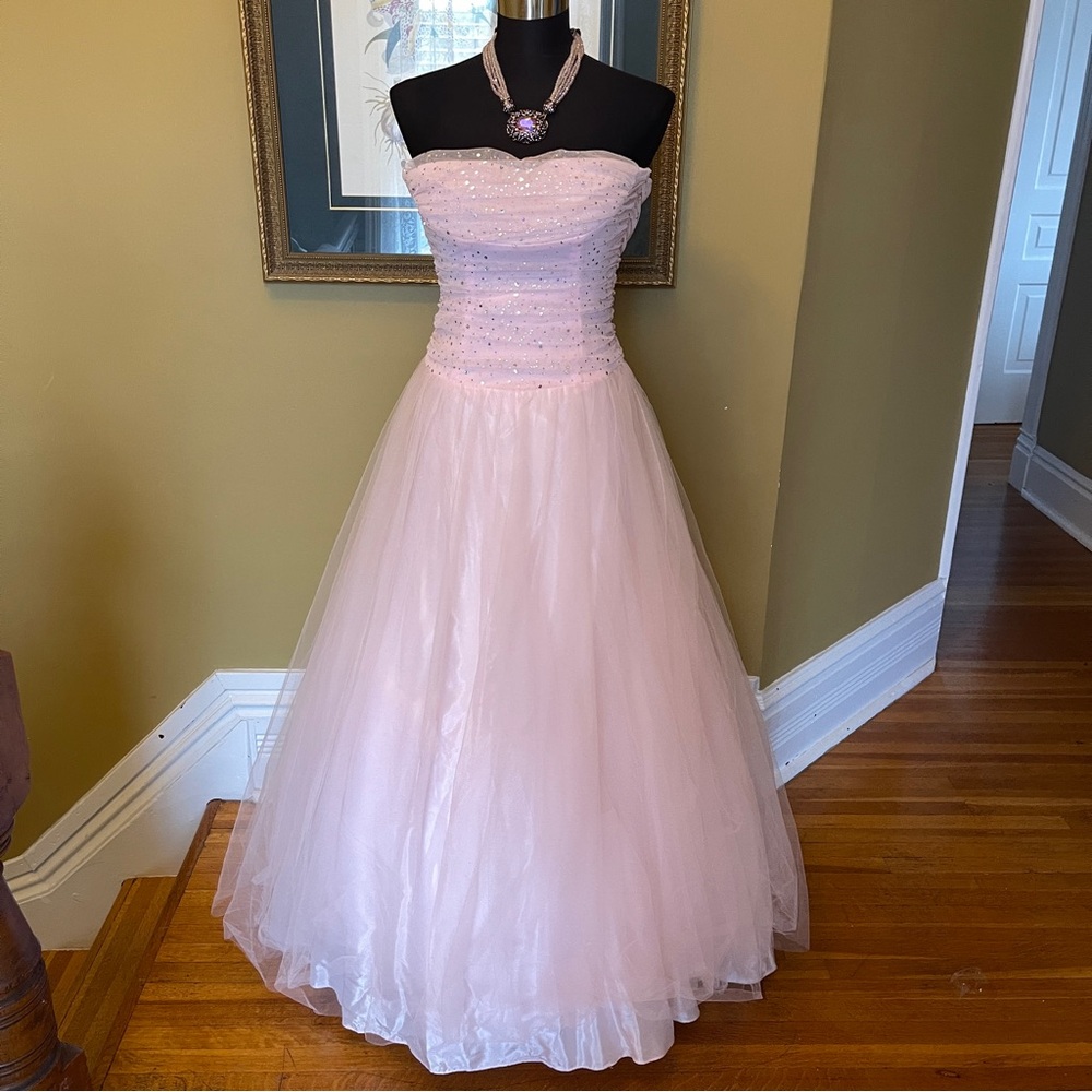 50’s style pink prom dress
